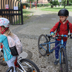 Děti na kolech